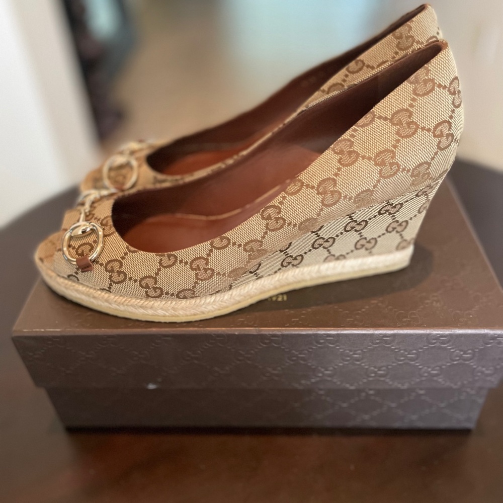 Gucci Espadrille wedge shoe
